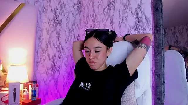 Snapshot of Athziry_ chatting on 02-28-25, 08:50 Athziry online show from 02-28-25, 08:50