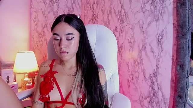 Snapshot of Athziry_ chatting on 03-07-25, 12:04 Athziry online show from 03-07-25, 12:04