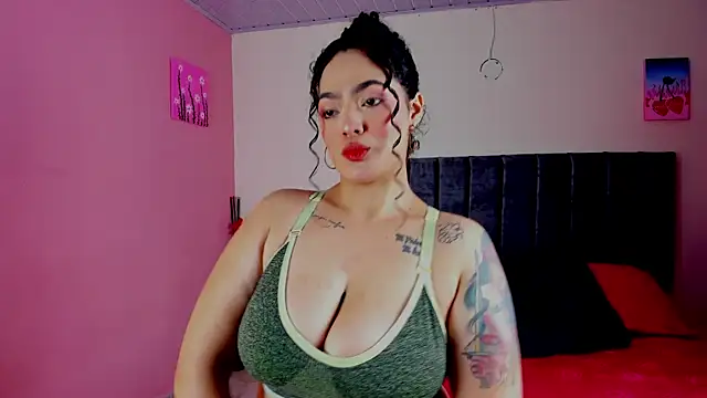 Snapshot of KayllaEvanss_ chatting on 12-14-24, 03:15 KayllaEvanss online show from 12-14-24, 03:15