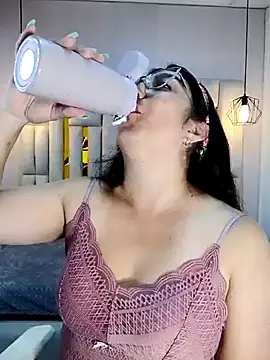 Snapshot of Karla_hernandez_ chatting on 02-12-25, 02:10 Karla hernandez online show from 02-12-25, 02:10