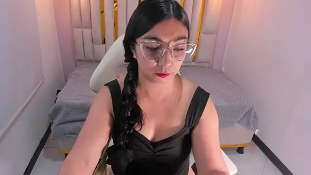 Snapshot of Karla_hernandez_ chatting on 02-13-25, 11:06 Karla hernandez online show from 02-13-25, 11:06