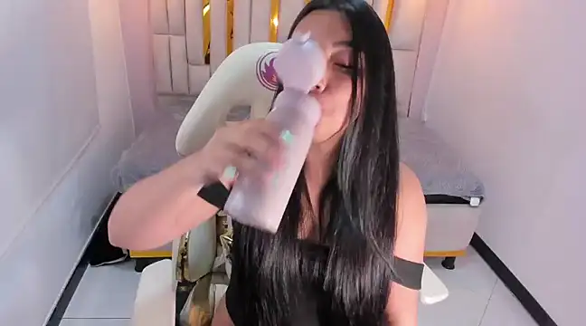 Snapshot of Karla_hernandez_ chatting on 03-10-25, 02:05 Karla hernandez online show from 03-10-25, 02:05