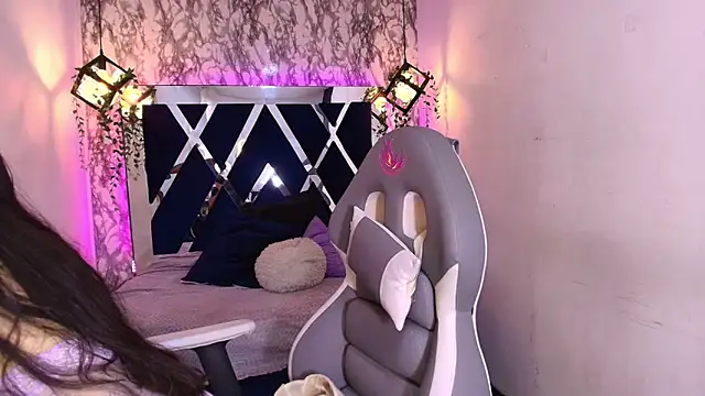 Snapshot of Karla_hernandez_ chatting on 10-17-25, 11:57 Karla hernandez online show from 10-17-25, 11:57