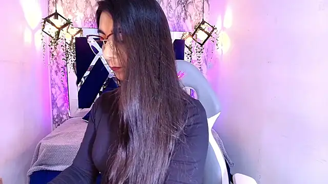 Snapshot of Karla_hernandez_ chatting on 10-18-25, 11:33 Karla hernandez online show from 10-18-25, 11:33