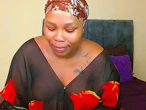 Snapshot of curvycloe1 chatting on 10-08-25, 05:16 curvycloe1 online show from 10-08-25, 05:16