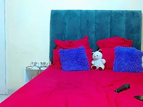 Snapshot of curvycloe1 chatting on 10-13-25, 03:56 curvycloe1 online show from 10-13-25, 03:56