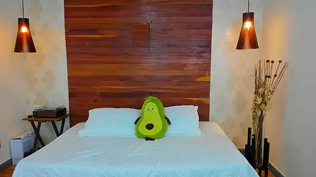 Snapshot of KatherineBond chatting on 01-16-25, 12:02 KatherineBond online show from 01-16-25, 12:02