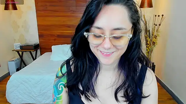 Snapshot of KatherineBond chatting on 01-21-25, 11:55 KatherineBond online show from 01-21-25, 11:55