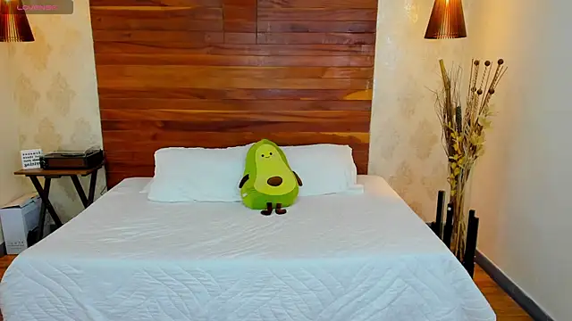 Snapshot of KatherineBond chatting on 01-23-25, 08:02 KatherineBond online show from 01-23-25, 08:02