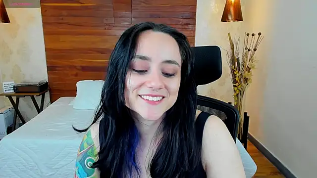 Snapshot of KatherineBond chatting on 01-24-25, 02:07 KatherineBond online show from 01-24-25, 02:07