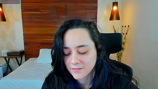 Snapshot of KatherineBond chatting on 01-24-25, 08:22 KatherineBond online show from 01-24-25, 08:22