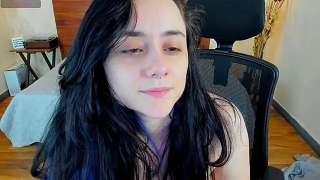 Snapshot of KatherineBond chatting on 02-01-25, 12:18 KatherineBond online show from 02-01-25, 12:18