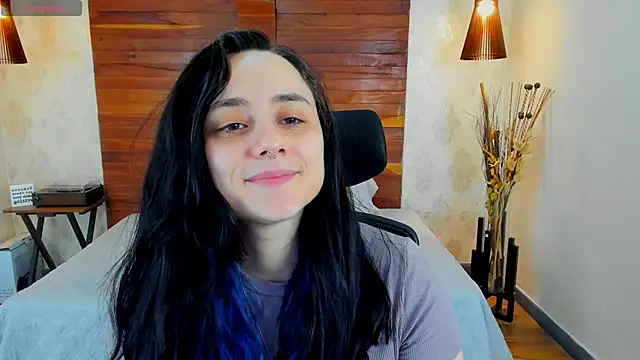 Snapshot of KatherineBond chatting on 02-01-25, 09:40 KatherineBond online show from 02-01-25, 09:40