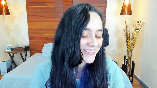 Snapshot of KatherineBond chatting on 02-05-25, 12:20 KatherineBond online show from 02-05-25, 12:20