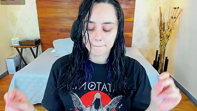 Snapshot of KatherineBond chatting on 02-07-25, 11:55 KatherineBond online show from 02-07-25, 11:55