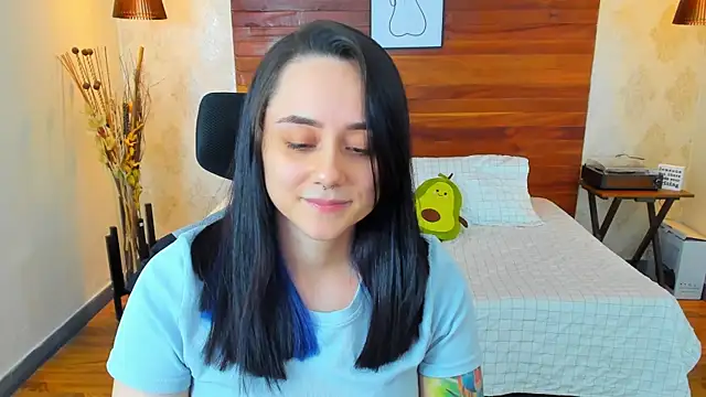 Snapshot of KatherineBond chatting on 02-12-25, 11:20 KatherineBond online show from 02-12-25, 11:20