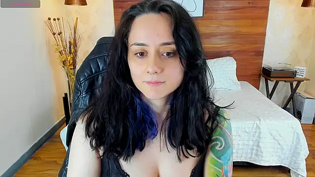 Snapshot of KatherineBond chatting on 02-16-25, 12:19 KatherineBond online show from 02-16-25, 12:19