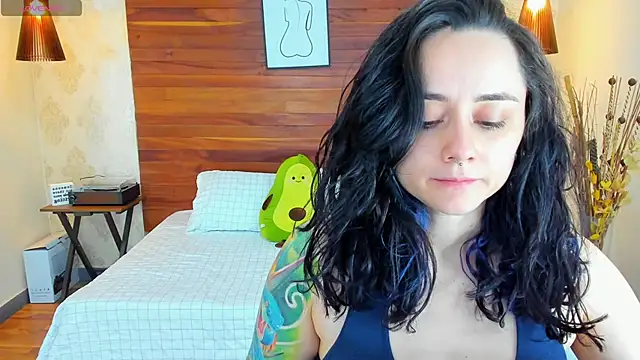 Snapshot of KatherineBond chatting on 02-23-25, 05:39 KatherineBond online show from 02-23-25, 05:39