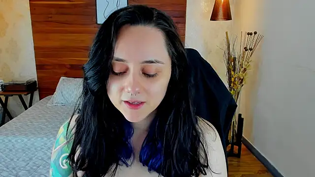 Snapshot of KatherineBond chatting on 02-28-25, 01:47 KatherineBond online show from 02-28-25, 01:47