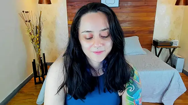 Snapshot of KatherineBond chatting on 03-08-25, 08:14 KatherineBond online show from 03-08-25, 08:14