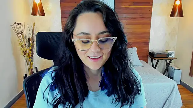 Snapshot of KatherineBond chatting on 03-10-25, 11:16 KatherineBond online show from 03-10-25, 11:16