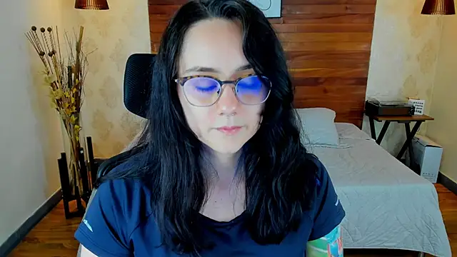 Snapshot of KatherineBond chatting on 03-12-25, 11:01 KatherineBond online show from 03-12-25, 11:01