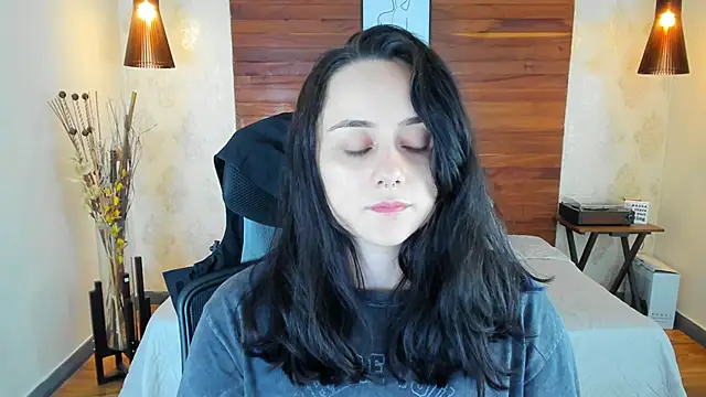 Snapshot of KatherineBond chatting on 03-13-25, 11:38 KatherineBond online show from 03-13-25, 11:38