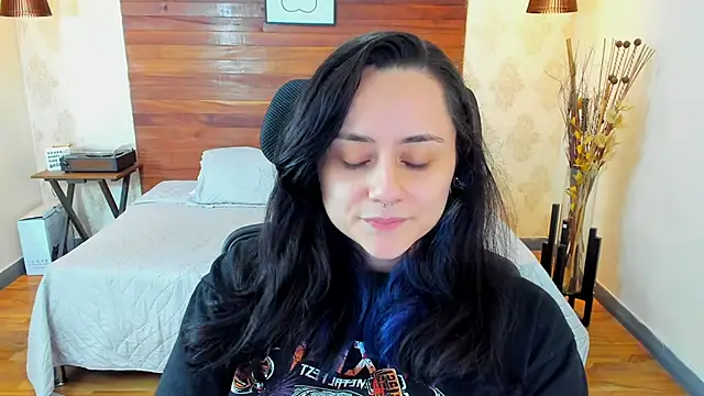 Snapshot of KatherineBond chatting on 03-20-25, 02:19 KatherineBond online show from 03-20-25, 02:19