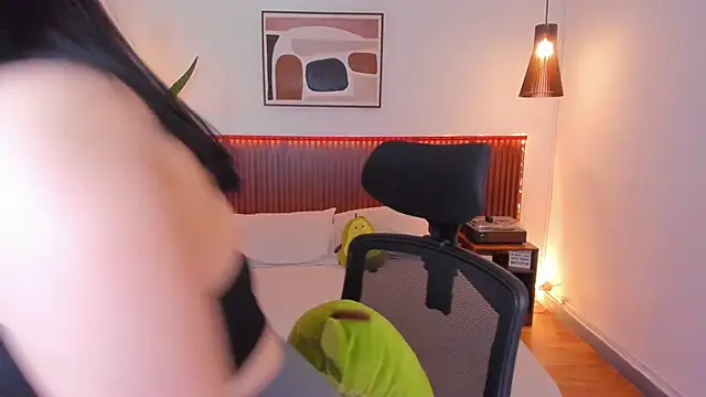 Snapshot of KatherineBond chatting on 09-12-25, 07:36 KatherineBond online show from 09-12-25, 07:36