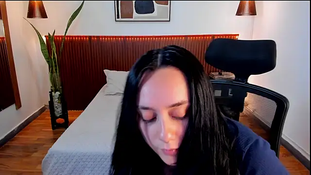 Snapshot of KatherineBond chatting on 09-17-25, 07:59 KatherineBond online show from 09-17-25, 07:59