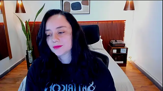 Snapshot of KatherineBond chatting on 09-25-25, 07:28 KatherineBond online show from 09-25-25, 07:28