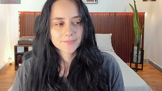 Snapshot of KatherineBond chatting on 10-27-25, 09:30 KatherineBond online show from 10-27-25, 09:30