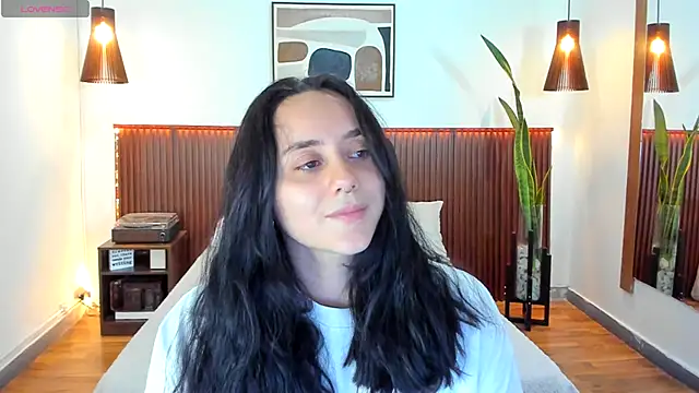 Snapshot of KatherineBond chatting on 10-28-25, 07:38 KatherineBond online show from 10-28-25, 07:38