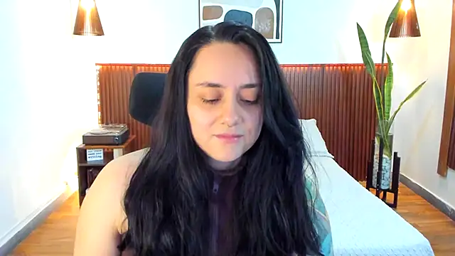 Snapshot of KatherineBond chatting on 10-30-25, 07:25 KatherineBond online show from 10-30-25, 07:25