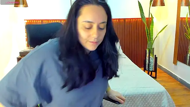 Snapshot of KatherineBond chatting on 11-01-25, 04:53 KatherineBond online show from 11-01-25, 04:53