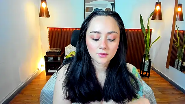 Snapshot of KatherineBond chatting on 11-21-25, 08:18 KatherineBond online show from 11-21-25, 08:18