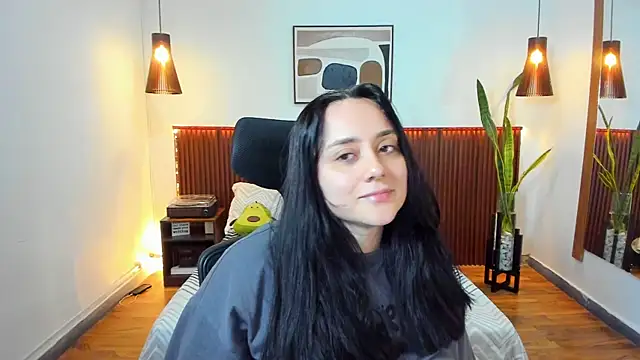 Snapshot of KatherineBond chatting on 11-24-25, 07:02 KatherineBond online show from 11-24-25, 07:02