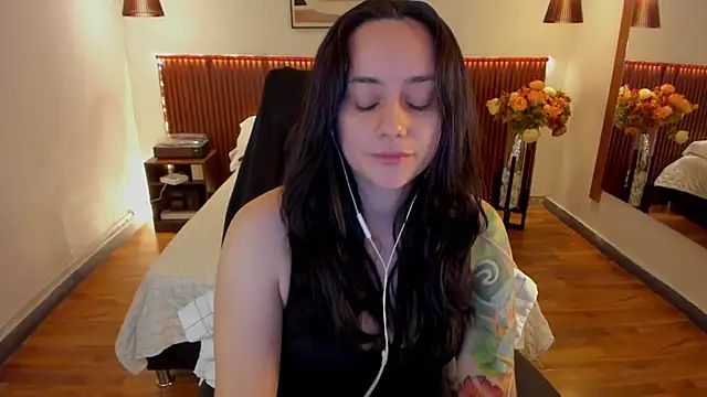 KatherineBond online show from 06-04-26, 07:42