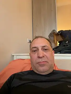 Snapshot of meateater1 chatting on 01-11-26, 10:31 meateater1 online show from 01-11-26, 10:31