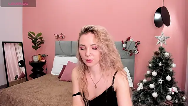 Snapshot of EvaMoran chatting on 12-30-24, 07:59 EvaMoran online show from 12-30-24, 07:59