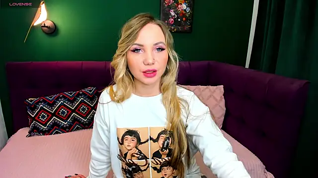 Snapshot of EvaMoran chatting on 11-10-25, 01:37 EvaMoran online show from 11-10-25, 01:37