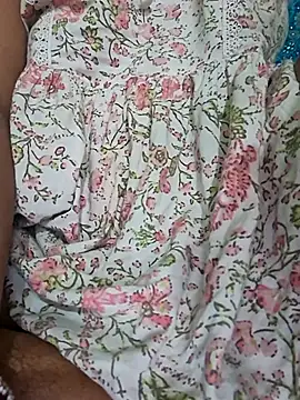 Snapshot of Priya_Bong chatting on 06-17-26, 01:19 Priya Bong online show from 06-17-26, 01:19