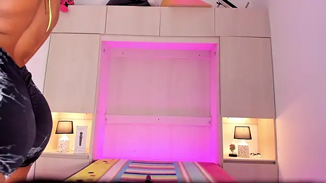 Snapshot of tamaraa_smiith chatting on 01-23-25, 02:50 tamaraa smiith online show from 01-23-25, 02:50