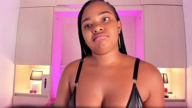 Snapshot of tamaraa_smiith chatting on 02-01-25, 05:47 tamaraa smiith online show from 02-01-25, 05:47