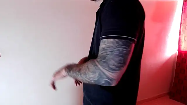 Snapshot of Kenner_fox77 chatting on 12-18-25, 06:47 Kenner fox77 online show from 12-18-25, 06:47