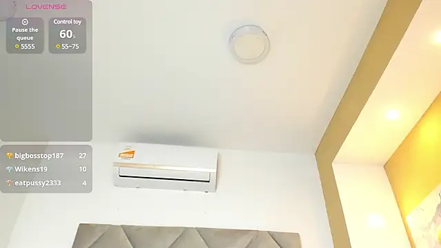 Snapshot of Adelehottman chatting on 02-19-25, 08:41 Adelehottman online show from 02-19-25, 08:41