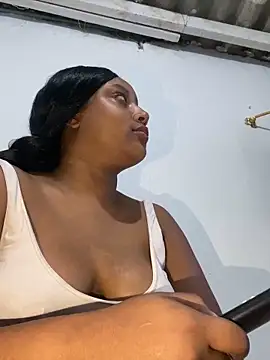 Snapshot of Adelehottman chatting on 09-28-25, 04:40 Adelehottman online show from 09-28-25, 04:40