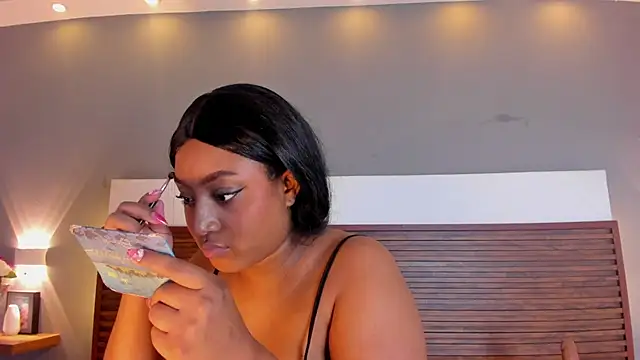 Snapshot of Adelehottman chatting on 10-31-25, 12:33 Adelehottman online show from 10-31-25, 12:33