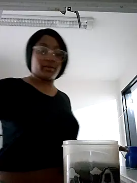 Snapshot of Adelehottman chatting on 11-06-25, 12:17 Adelehottman online show from 11-06-25, 12:17