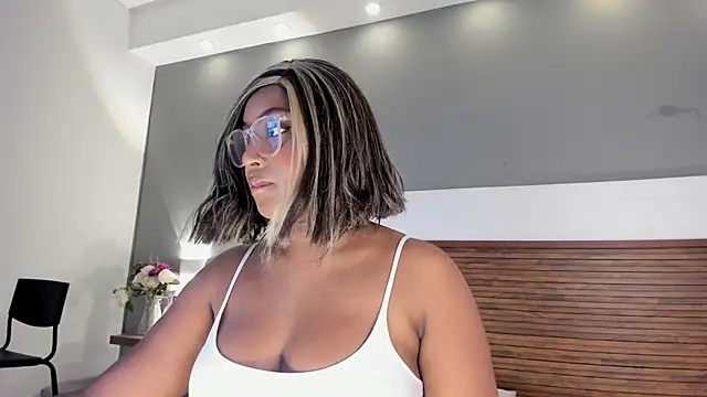 Snapshot of Adelehottman chatting on 11-19-25, 12:16 Adelehottman online show from 11-19-25, 12:16